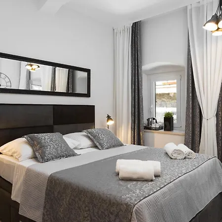 Palace Penthouse With Terrace In Centre Old Town 公寓